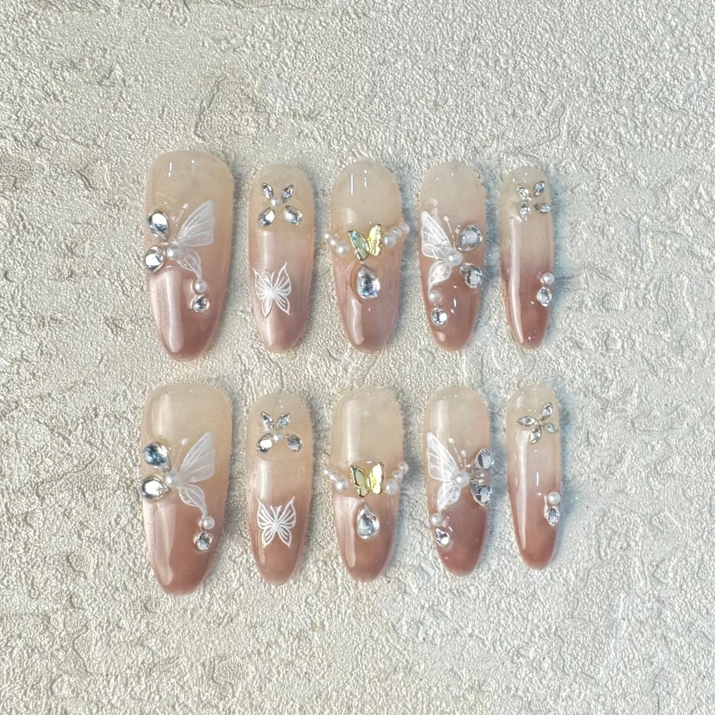 粉蝶 - 𝑃𝑖𝑛𝑘𝑦 𝐵𝑢𝑡𝑡𝑒𝑟𝑓𝑙𝑦 💗